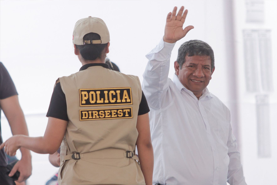 Elecciones 2026: Walter Chirinos emite su voto